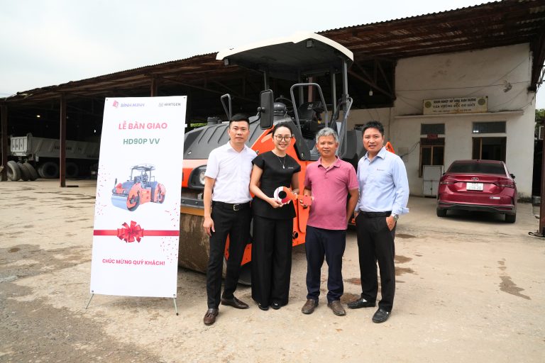 Bình Minh chính thức bàn giao xe lu Hamm HD90P VV cho DNTN Xây dựng Xuân Trường. Tìm hiểu chi tiết thông số kỹ thuật và công nghệ đầm nén hàng đầu từ Đức.